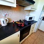 Lovely 2 Bedroom A206, 800m To The Sea Πάφος