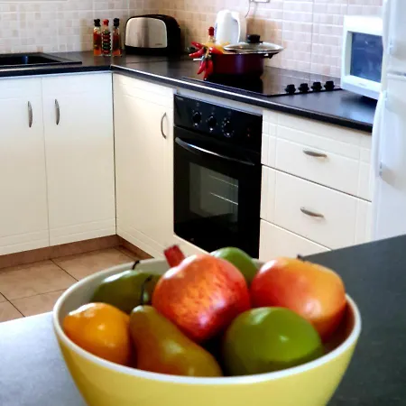 Lovely 2 Bedroom A206, 800m To The Sea דירה