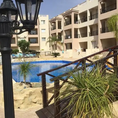 Lovely 2 Bedroom A206, 800m To The Sea Πάφος