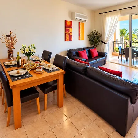 Διαμέρισμα Lovely 2 Bedroom A206, 800m To The Sea Πάφος