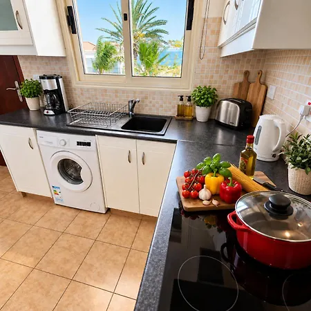 Lovely 2 Bedroom A206, 800m To The Sea Πάφος