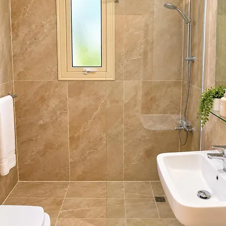 Lovely 2 Bedroom A206, 800m To The Sea * Πάφος