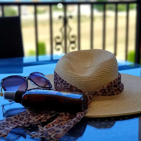 Lovely 2 Bedroom A206, 800m To The Sea * パ フォス